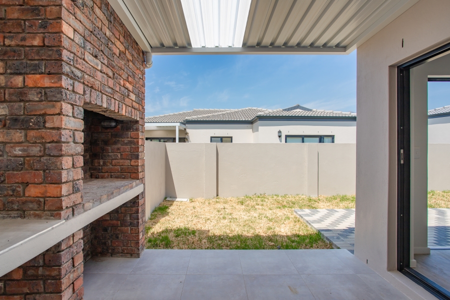 3 Bedroom Property for Sale in Honeydew Country Estate Western Cape